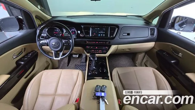 Kia Carnival 2016 thumb 6