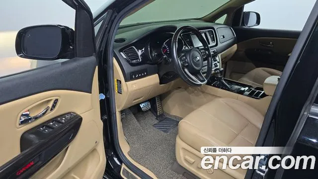 Kia Carnival 2016 thumb 9
