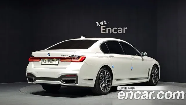 BMW 7-Series 2019 thumb 2