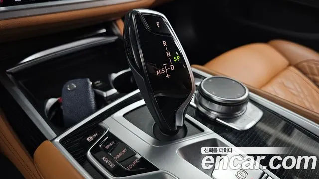 BMW 7-Series 2019 thumb 9