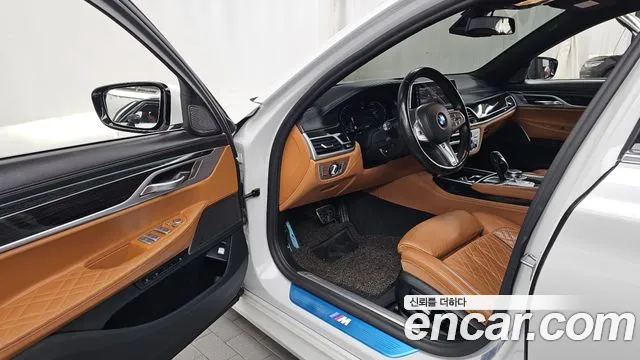 BMW 7-Series 2019 thumb 10