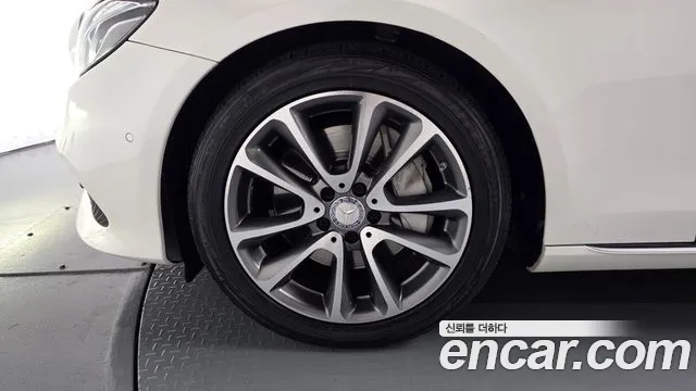 Mercedes-Benz E-Класс 2016 thumb 4