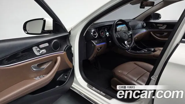 Mercedes-Benz E-Класс 2016 thumb 9