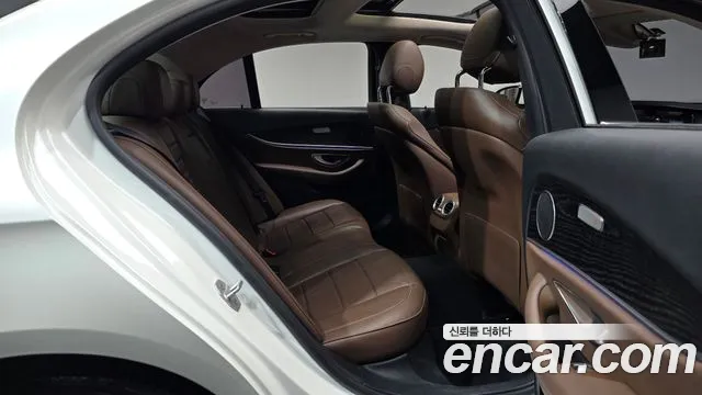 Mercedes-Benz E-Класс 2016 thumb 10
