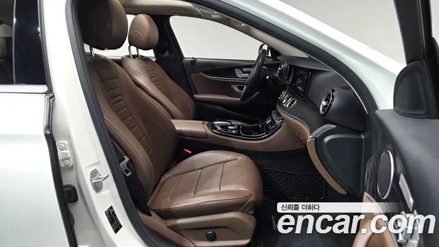 Mercedes-Benz E-Класс 2016 thumb 11