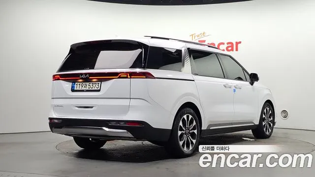 Kia Carnival 2021 thumb 2