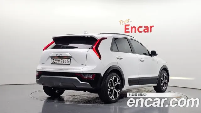 Kia Niro 2023 thumb 2
