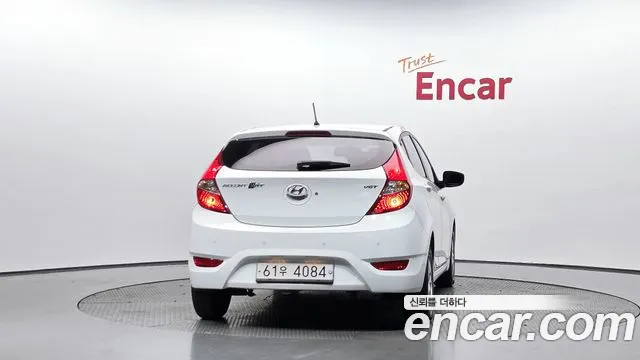 Hyundai Accent 2012 thumb 3