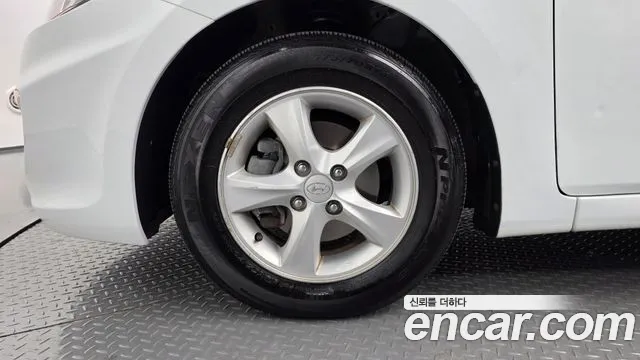 Hyundai Accent 2012 thumb 4
