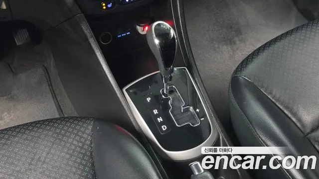Hyundai Accent 2012 thumb 8