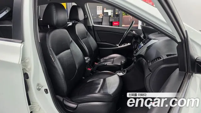 Hyundai Accent 2012 thumb 10