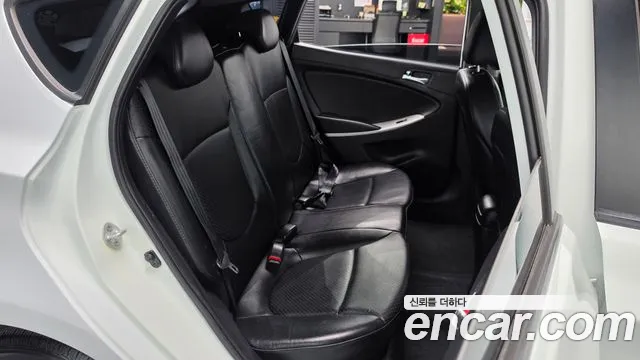 Hyundai Accent 2012 thumb 11