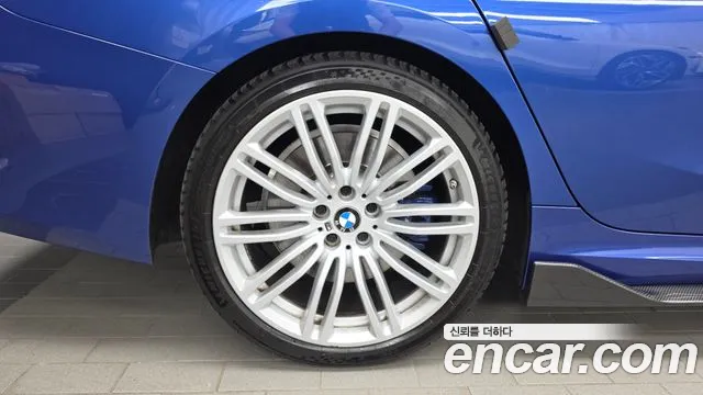 BMW 3-Series 2023 thumb 5