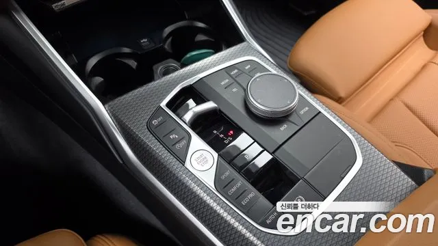 BMW 3-Series 2023 thumb 9