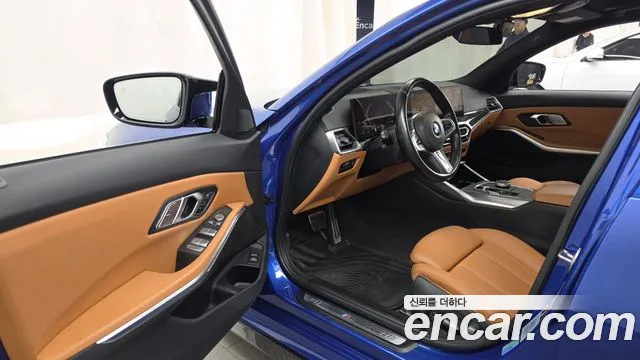 BMW 3-Series 2023 thumb 10