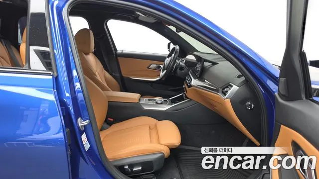 BMW 3-Series 2023 thumb 11