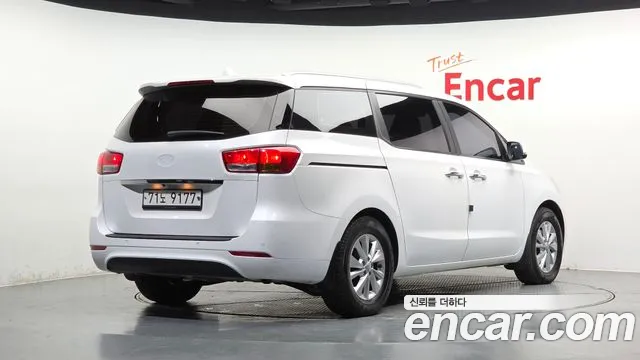 Kia Carnival 2016 thumb 2