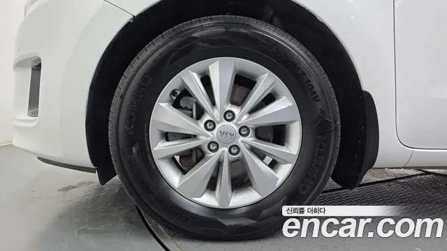 Kia Carnival 2016 thumb 5