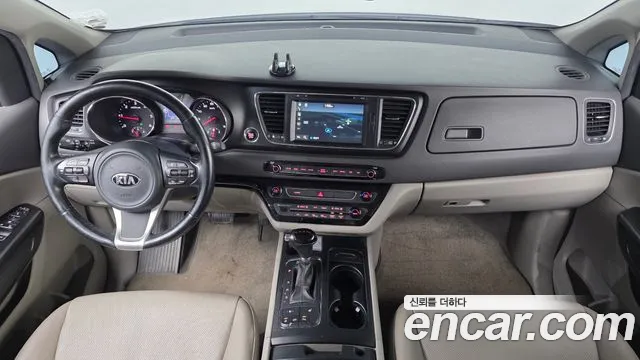 Kia Carnival 2016 thumb 7