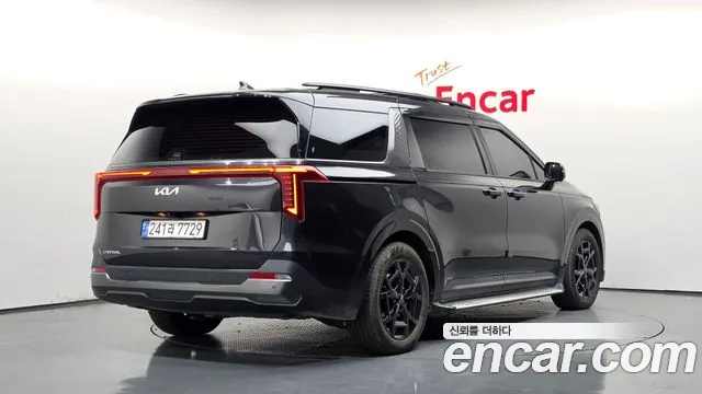 Kia Carnival 2024 thumb 2