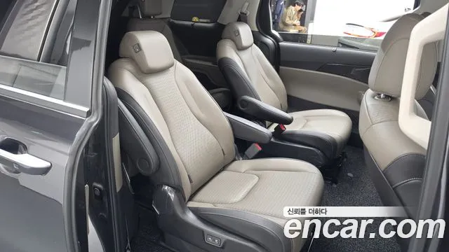 Kia Carnival 2024 thumb 11