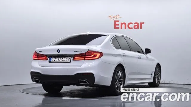BMW 5-Series 2017 thumb 2