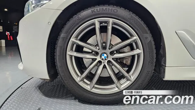 BMW 5-Series 2017 thumb 5