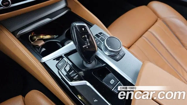 BMW 5-Series 2017 thumb 9