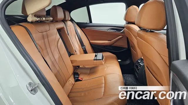 BMW 5-Series 2017 thumb 12