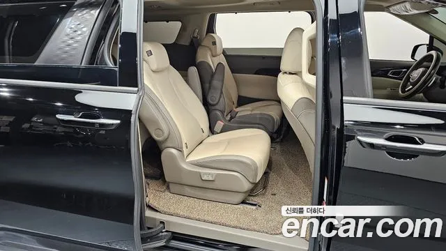 Kia Carnival 2024 thumb 11