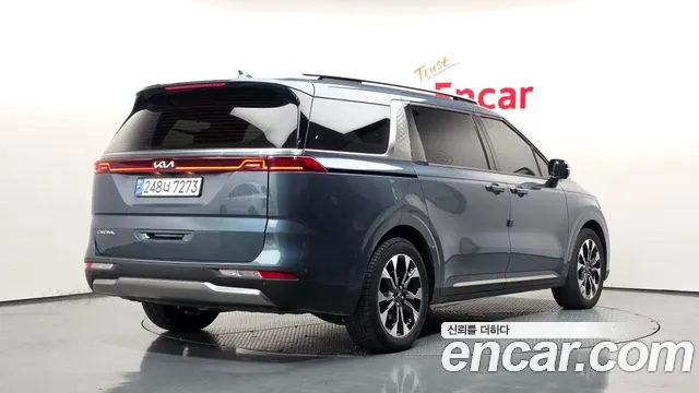 Kia Carnival 2023 thumb 2