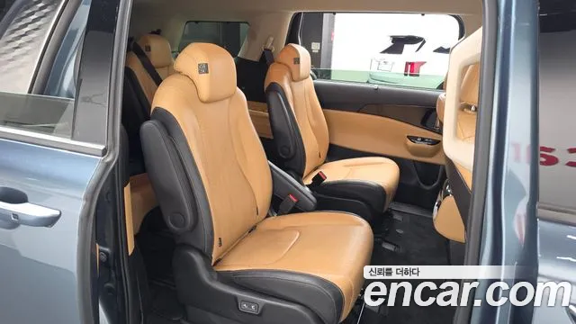 Kia Carnival 2023 thumb 11
