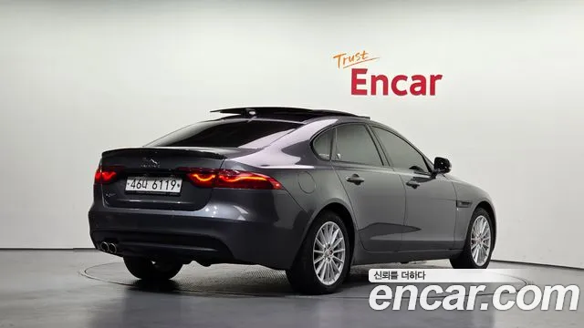 Jaguar XF 2017 thumb 2
