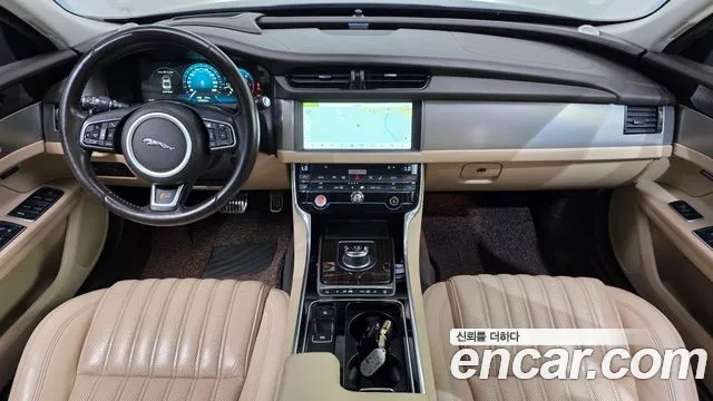 Jaguar XF 2017 thumb 7