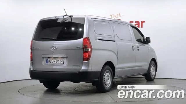 Hyundai Starex 2017 thumb 2