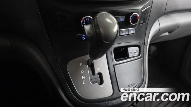 Hyundai Starex 2017 thumb 9
