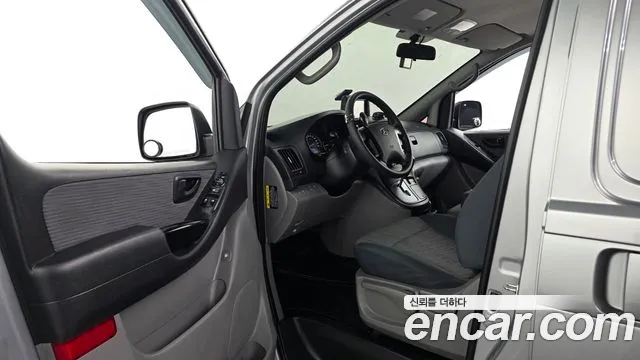 Hyundai Starex 2017 thumb 10