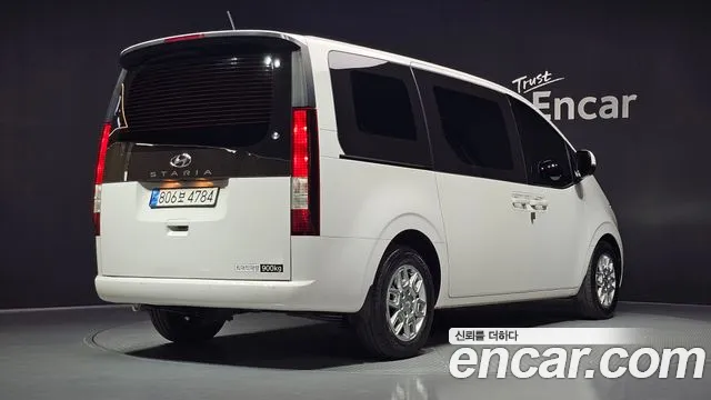 Hyundai Staria 2022 thumb 2