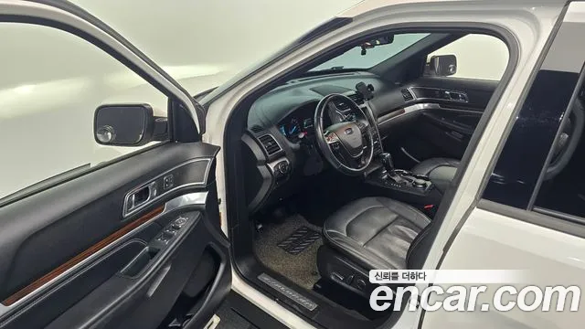 Ford Explorer 2018 thumb 11