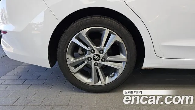 Hyundai Avante 2017 thumb 5