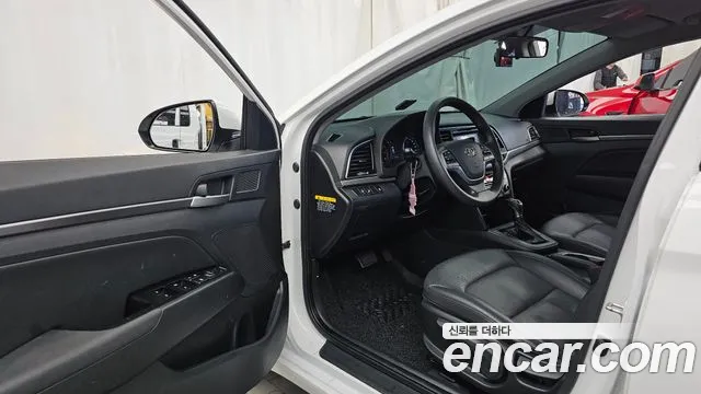 Hyundai Avante 2017 thumb 10