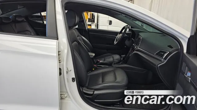Hyundai Avante 2017 thumb 11