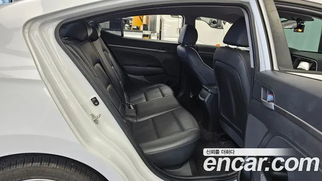 Hyundai Avante 2017 thumb 12