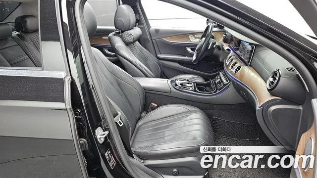 Mercedes-Benz E-Класс 2017 thumb 10
