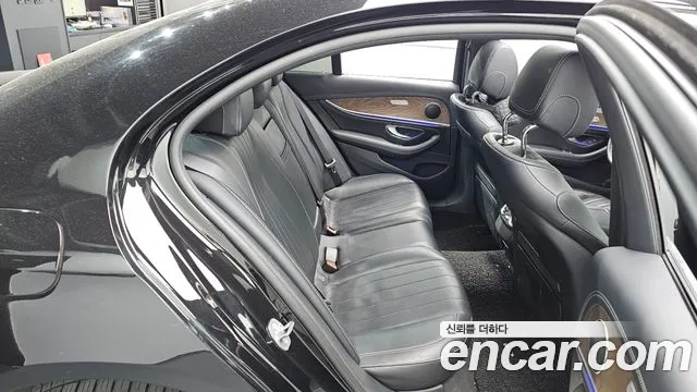 Mercedes-Benz E-Класс 2017 thumb 11
