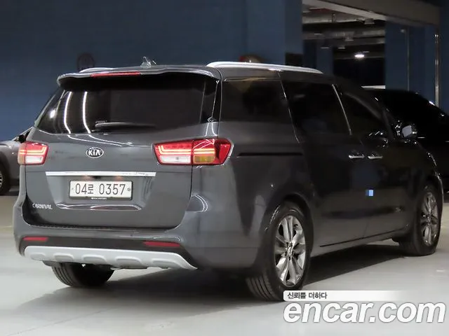 Kia Carnival 2016 thumb 2