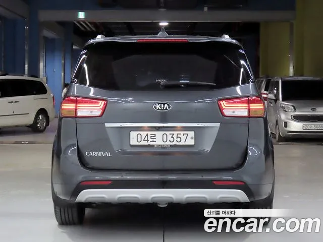 Kia Carnival 2016 thumb 4