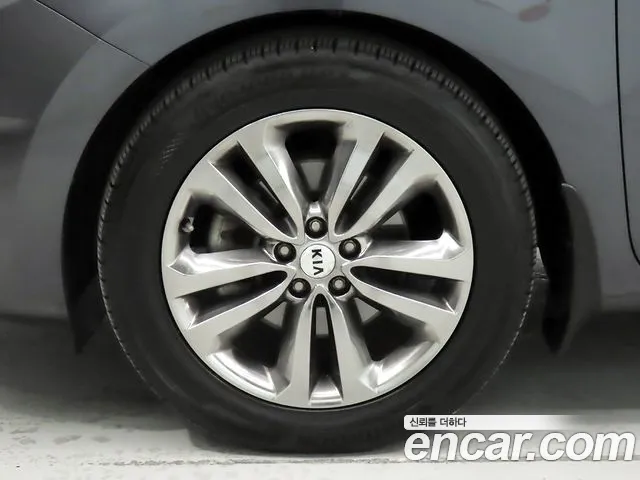 Kia Carnival 2016 thumb 5