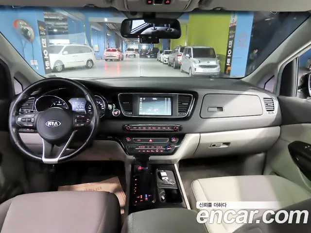 Kia Carnival 2016 thumb 7
