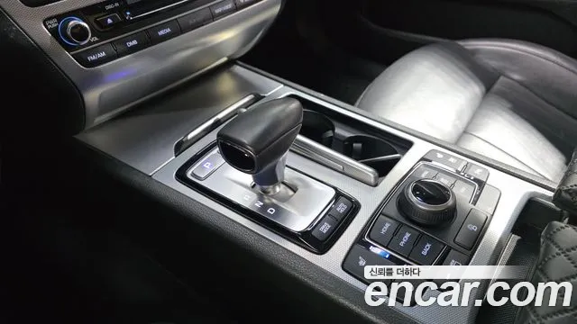 Genesis G80 2017 thumb 9